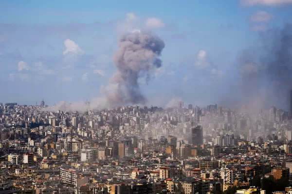 Smoke rises following an Israeli airstrike on a building in Beirut, Lebanon, Wednesday, April 8, 2026. (AP Photo/Hassan Ammar)





Associate Press/ LaPresse
Only Italy and Spain