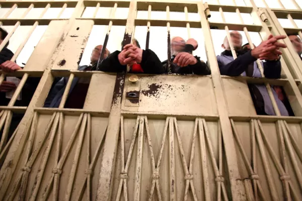 Carceri sempre più affollate, servono misure alternative ma l’Italia è ancora in ritardo