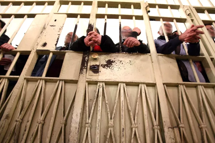 Carceri sempre più affollate, servono misure alternative ma l’Italia è ancora in ritardo