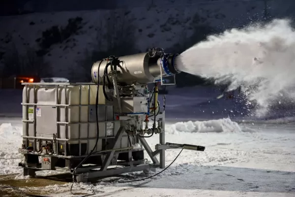 Creare neve artificiale con temperature sopra lo 0? Le nuove tecnologie che rendono possibile l’innevamento