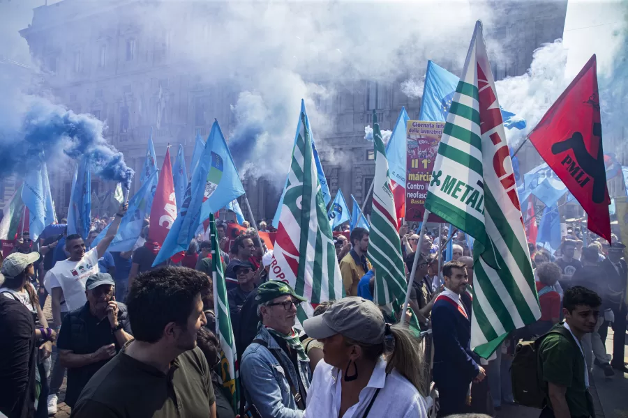 Corteo dei lavoratori primo maggio
Milano – Italia – Cronaca
Giovedì, 01 Maggio, 2025 (Foto di Marco Ottico/Lapresse)

May Day Workers’ Parade
Milan – Italy – News
Thursday, 01 May, 2025 (Photo by Marco Ottico/Lapresse)
