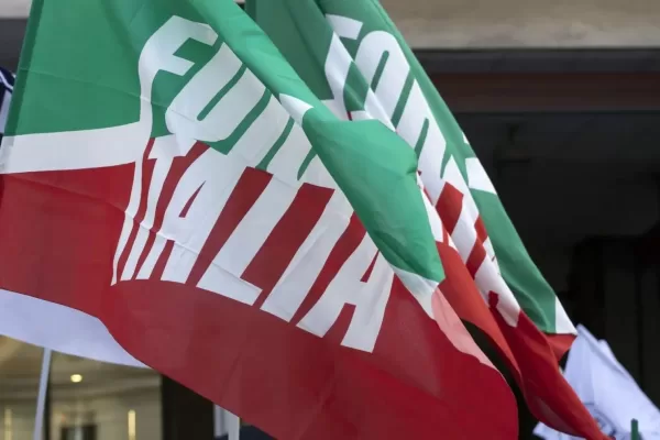 Forza Italia, i congressi notarili e l’insofferenza fuori dalle stanze romane il ruolo di Mulè e Occhiuto e l’ultima suggestione Forza Italia, i congressi notarili e l’insofferenza fuori dalle stanze romane il ruolo di Mulè e Occhiuto e l’ultima suggestione