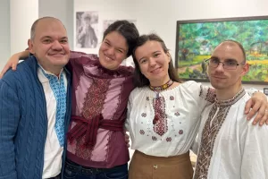 Affrontare la disabilità sotto le bombe russe, la missione Kovcheh più forte della guerra