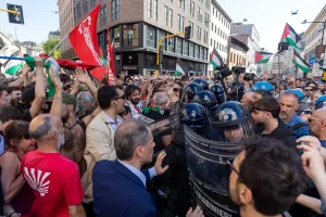 Contestazione Manifestanti Pro Pal al passaggio della Brigata Ebraica. Manifestazione del 25 aprile nel giorno della Liberazione – Milano, Italia – Sabato, 25 aprile 2026 (foto Stefano Porta / LaPresse)

Demonstration on April 25th on Liberation Day – Milan, Italy – Saturday, April 25, 2026 (foto Stefano Porta / LaPresse)