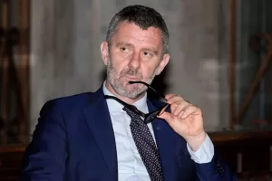 Il Veneto ha perso 7mila giovani, Gubitta: “Qui i neo-laureati prendono 1.400 euro, all’estero 2000. Serve pagare meglio e creare valore”