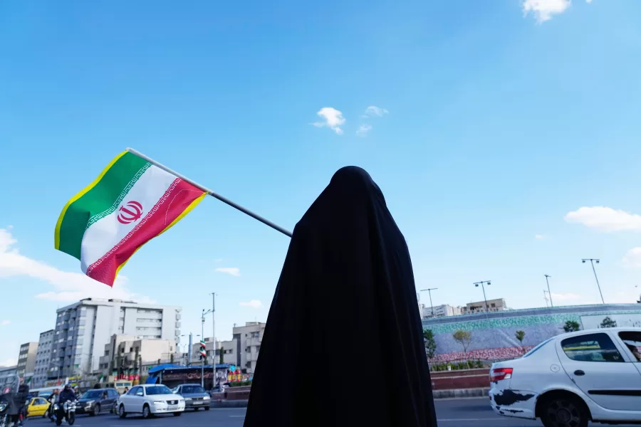 A woman waves an Iranian flag during a campaign in support of the government at the Enqelab-e-Eslami, or Islamic Revolution, square in downtown Tehran, Iran, Monday, March 30, 2026. (AP Photo/Vahid Salemi)





Associate Press/ LaPresse
Only Italy and Spain
