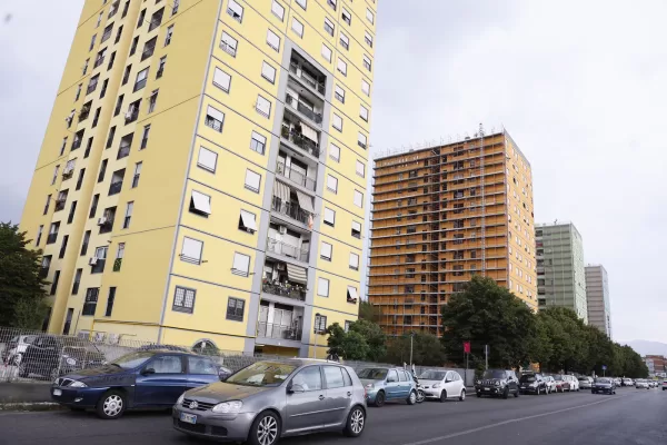 Tiziana Ronzio responsabile dell’ Associazione Tor Più Bella nel quartiere di Tor Bella Monaca vittima di intimidazioni per il suo impegno contro le mafie per la legalità ha trovato una bara davanti alla sede nella sera di Domenica  Roma , Italia  — Martedì 27 Agosto  2024 – Cronaca – (foto di Cecilia Fabiano/LaPresse) 

Tiziana Ronzio, head of the Tor Più Bella Association in the Tor Bella Monaca neighborhood, victim of intimidation for her commitment against the mafia and for legality, found a coffin in front of her headquarters on Sunday evening Rome , Italy – Tuesday 27 , August 2024 – News – (photo by Cecilia Fabiano/LaPresse)