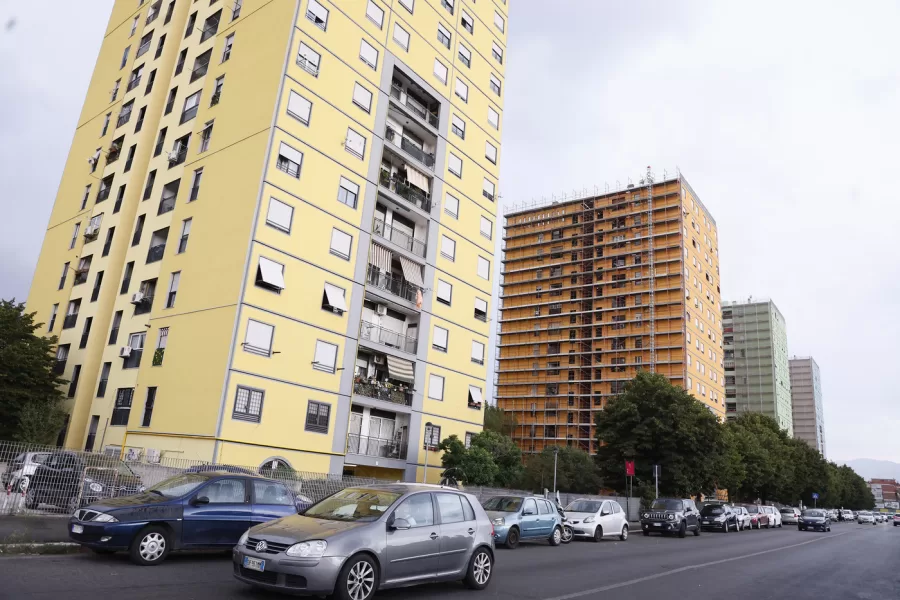 Tiziana Ronzio responsabile dell’ Associazione Tor Più Bella nel quartiere di Tor Bella Monaca vittima di intimidazioni per il suo impegno contro le mafie per la legalità ha trovato una bara davanti alla sede nella sera di Domenica  Roma , Italia  — Martedì 27 Agosto  2024 – Cronaca – (foto di Cecilia Fabiano/LaPresse) 

Tiziana Ronzio, head of the Tor Più Bella Association in the Tor Bella Monaca neighborhood, victim of intimidation for her commitment against the mafia and for legality, found a coffin in front of her headquarters on Sunday evening Rome , Italy – Tuesday 27 , August 2024 – News – (photo by Cecilia Fabiano/LaPresse)