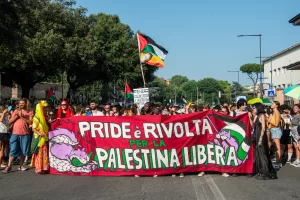 Il Priot Pride a Roma, il corteo in partenza da Piazzale Ostiense, Sabato 14 Giugno 2025 (foto Valentina Stefanelli / LaPresse)
Priot Pride in Rome, the procession starting from Piazzale Ostiense, Saturday 14 June 2025 (photo Valentina Stefanelli / LaPresse) Il Priot Pride a Roma, il corteo in partenza da Piazzale Ostiense, Sabato 14 Giugno 2025 (foto Valentina Stefanelli / LaPresse)
Priot Pride in Rome, the procession starting from Piazzale Ostiense, Saturday 14 June 2025 (photo Valentina Stefanelli / LaPresse)
