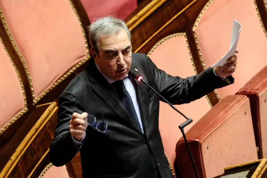 Legge elettorale, Gasparri: “Con le preferenze a nudo la politica senza radici. L’arrivo di Conte in taxi al Quirinale momento più oscuro della democrazia”