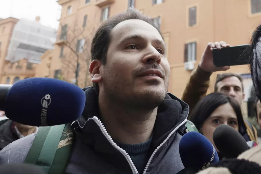 Sempio arriva a Roma e viene deriso in strada: “Andrea, stai messo male eh?!”