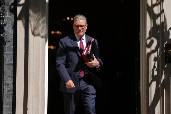 Britain’s Prime Minister Keir Starmer leaves 10 Downing Street to attend the weekly session of Prime Minister’s Questions in parliament in London, Wednesday, April 29, 2026. (AP Photo/Kirsty Wigglesworth)
Associate Press/ LaPresse
Only Italy and Spain Britain’s Prime Minister Keir Starmer leaves 10 Downing Street to attend the weekly session of Prime Minister’s Questions in parliament in London, Wednesday, April 29, 2026. (AP Photo/Kirsty Wigglesworth)
Associate Press/ LaPresse
Only Italy and Spain