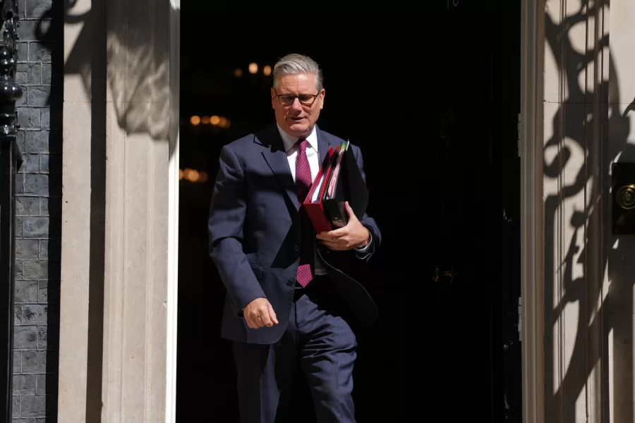 Britain’s Prime Minister Keir Starmer leaves 10 Downing Street to attend the weekly session of Prime Minister’s Questions in parliament in London, Wednesday, April 29, 2026. (AP Photo/Kirsty Wigglesworth)





Associate Press/ LaPresse
Only Italy and Spain