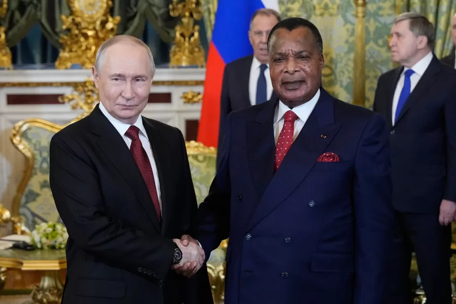 Russian President Vladimir Putin, left, and the President of the Republic of Congo, Denis Sassou N’Guesso, shake hands during their meeting at the Grand Kremlin Palace in Moscow, Wednesday, April 29, 2026. (AP Photo/Alexander Zemlianichenko, Pool)





Associate Press/ LaPresse
Only Italy and Spain