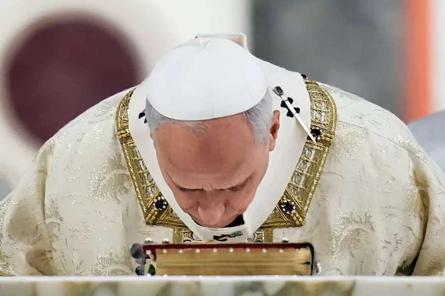 FILE – Pope Leo XIV arrives to preside over Mass at Sant’Anselmo all’Aventino monastic complex in Rome, Tuesday, Nov. 11, 2025, on the 125th anniversary of the dedication of the Sant’Anselmo church to St. Anselmo d’Aosta. (AP Photo/Alessandra Tarantino, File)