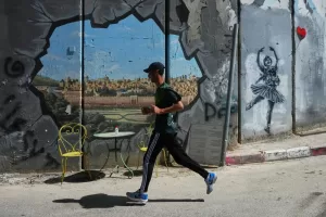 A man runs past the Israel’s separation wall as he competes in the Palestine Marathon in the West Bank city of Bethlehem, Friday, May 8, 2026. (AP Photo/Mahmoud Illean)





Associate Press/ LaPresse
Only Italy and Spain