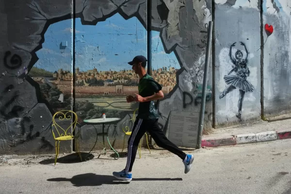 A man runs past the Israel’s separation wall as he competes in the Palestine Marathon in the West Bank city of Bethlehem, Friday, May 8, 2026. (AP Photo/Mahmoud Illean)





Associate Press/ LaPresse
Only Italy and Spain