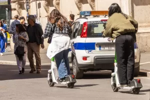 Secondo giorno di obbligo di targa e casco per i monopattini. Roma Domenica 17 Maggio 2026 (photo by Mauro Scrobogna / LaPresse)
Second day of mandatory license plates and helmets for scooters. Rome, Sunday May 17 2026 (photo by Mauro Scrobogna / LaPresse) Secondo giorno di obbligo di targa e casco per i monopattini. Roma Domenica 17 Maggio 2026 (photo by Mauro Scrobogna / LaPresse)
Second day of mandatory license plates and helmets for scooters. Rome, Sunday May 17 2026 (photo by Mauro Scrobogna / LaPresse)