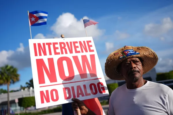 Santiago Ferran holds a sign calling for American intervention in Cuba, as a small group of Cubans turned out to wave flags and hold signs hours after federal prosecutors announced charges against former Cuban President Raul Castro in the 1996 downing of civilian planes operated by Miami-based exiles, Wednesday, May 20, 2026, in Miami. (AP Photo/Rebecca Blackwell) 



Associated Press / LaPresse
Only italy and spain