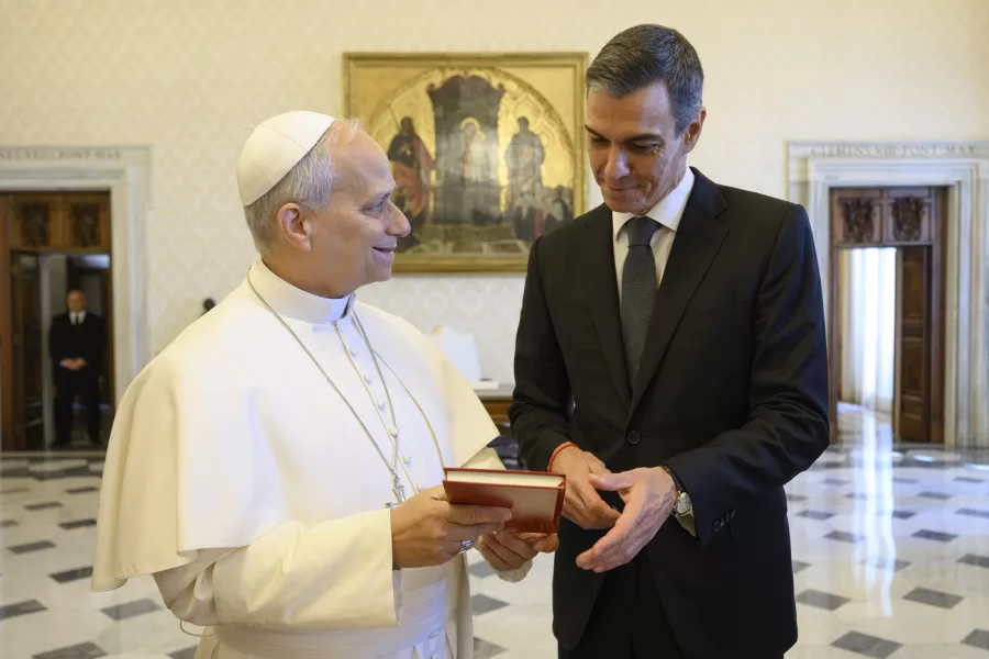 Papa Leone XIV riceve in udienza S.E. il Signor Pedro Sanchez Perez-Castejon, Presidente del Governo di Spagna, in Vaticano, 27 maggio 2026 (Foto Vatican Media/LaPresse)

DISTRIBUTION FREE OF CHARGE – NOT FOR SALE