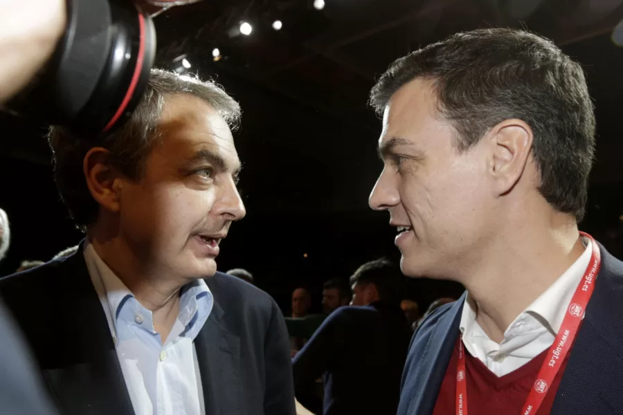 PSOE Secretary General Pedro Sanchez (R) and former Spanish President Jose Luis Rodriguez Zapatero talk during the 42nd Federal Congress of UGT (‘General Workers’ Trade Union’) in Madrid, Spain, 9 March 2016. EFE/Javier Lizon