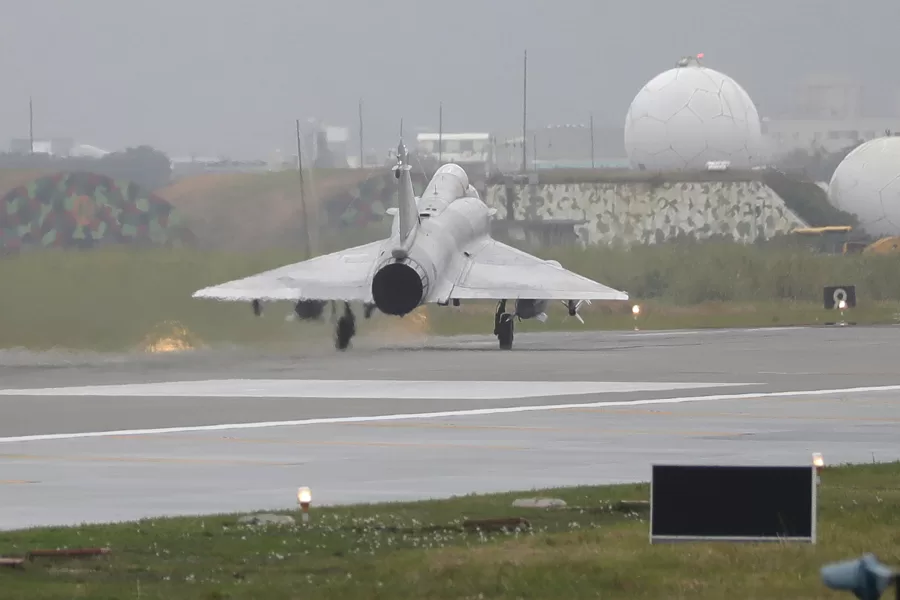 A Taiwan’s Mirage 2000 fighter jet lands at an airbase in Hsinchu, northern Taiwan, Tuesday, Dec. 30, 2025. (AP Photo/Chiang Ying-ying)





Associate Press/ LaPresse
Only Italy and Spain