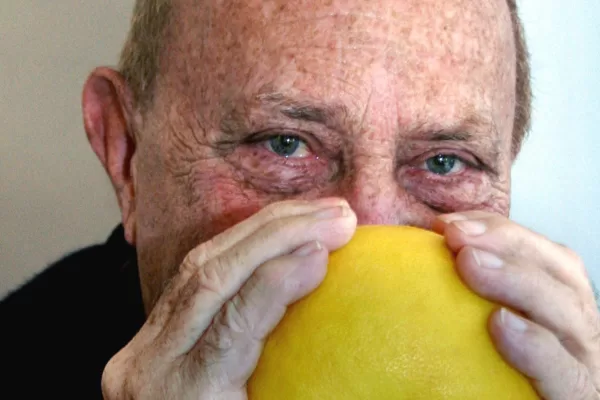 Arnaldo Pomodoro, l’opera commissionata che gli cambiò la vita. Quando disse: “Da lì iniziai a mangiare tutti i giorni”