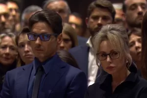 Marina e Pier Silvio spingono Forza Italia verso il cambiamento e le squadracce politiche tornano in campo