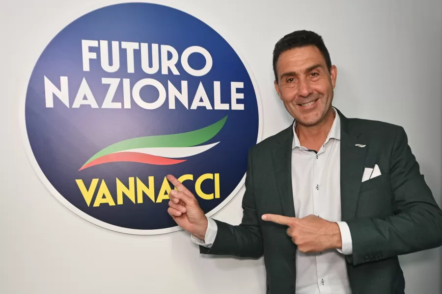 Vannacci cresce dentro il vuoto della destra. Lega e Forza Italia hanno perso la direzione