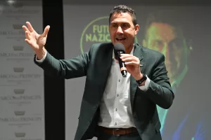 Le regole del bipolarismo spingono il centrodestra nelle braccia di Vannacci. Bruxelles e Roma al bivio di Kiev Le regole del bipolarismo spingono il centrodestra nelle braccia di Vannacci. Bruxelles e Roma al bivio di Kiev