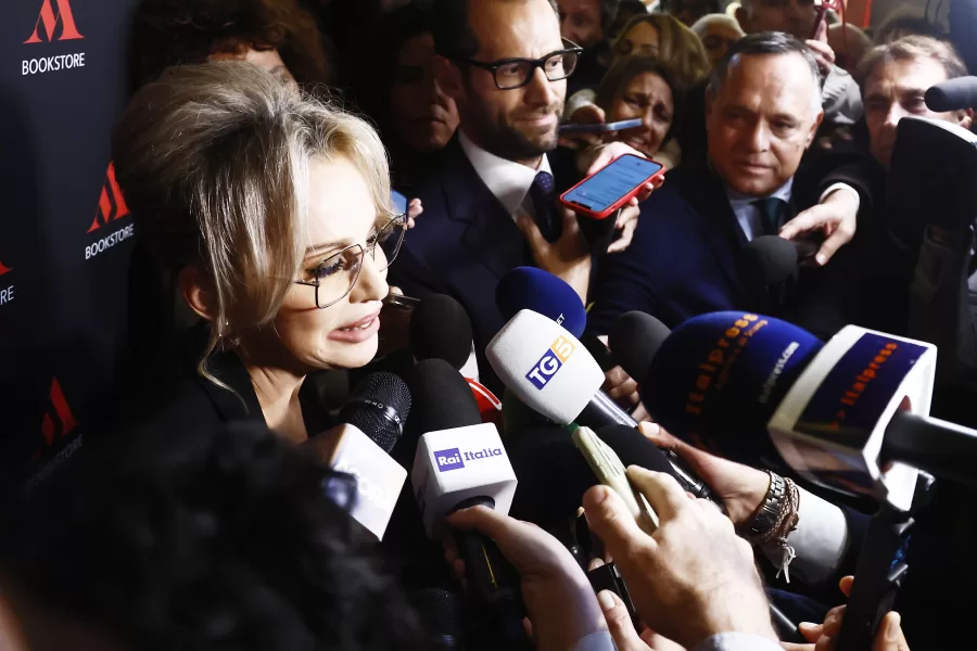 Marina Berlusconi arriva all’inaugurazione del nuovo Mondadori store a galleria Alberto Sordi a Roma , Italia  –  23 Ottobre 2024 – Cronaca – (foto di Cecilia Fabiano/LaPresse) 
Marina Berlusconi arrives at the opening of the new Mondadori store at galleria Alberto Sordi in Rome , Italy – Oct. 23, 2024 – News – (photo by Cecilia Fabiano/LaPresse)