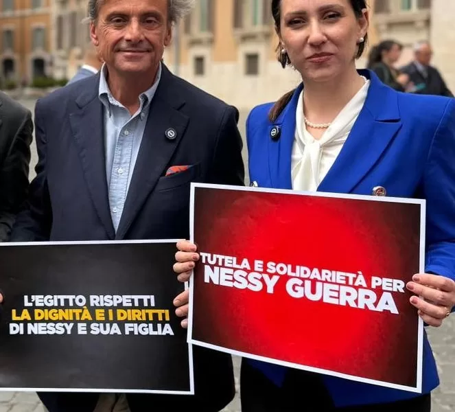 Nessy Guerra bloccata in Egitto, rischia di perdere sua figlia. Il sit-in di Federica Onori: “Riportiamola in Italia”