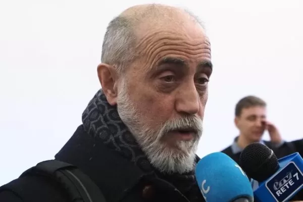 Gilberto Cavallini chiuso in isolamento a 73 anni, l’amico Scarano: “Sta rischiando la vita”
