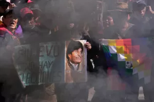 Supporters of former President Evo Morales hold a sign that reads in Spanish, “Without Evo, there are no elections,” as they demand he be allowed to run again for president, near the Supreme Electoral Tribunal in La Paz, Bolivia, Thursday, May 29, 2025. (AP Photo/Juan Karita)
Associated Press / LaPresse
Only italy and spain Supporters of former President Evo Morales hold a sign that reads in Spanish, “Without Evo, there are no elections,” as they demand he be allowed to run again for president, near the Supreme Electoral Tribunal in La Paz, Bolivia, Thursday, May 29, 2025. (AP Photo/Juan Karita)
Associated Press / LaPresse
Only italy and spain