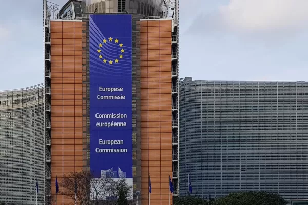 L’Ue procede contro Google: troppi obblighi europei sull’IA semplificare è la soluzione