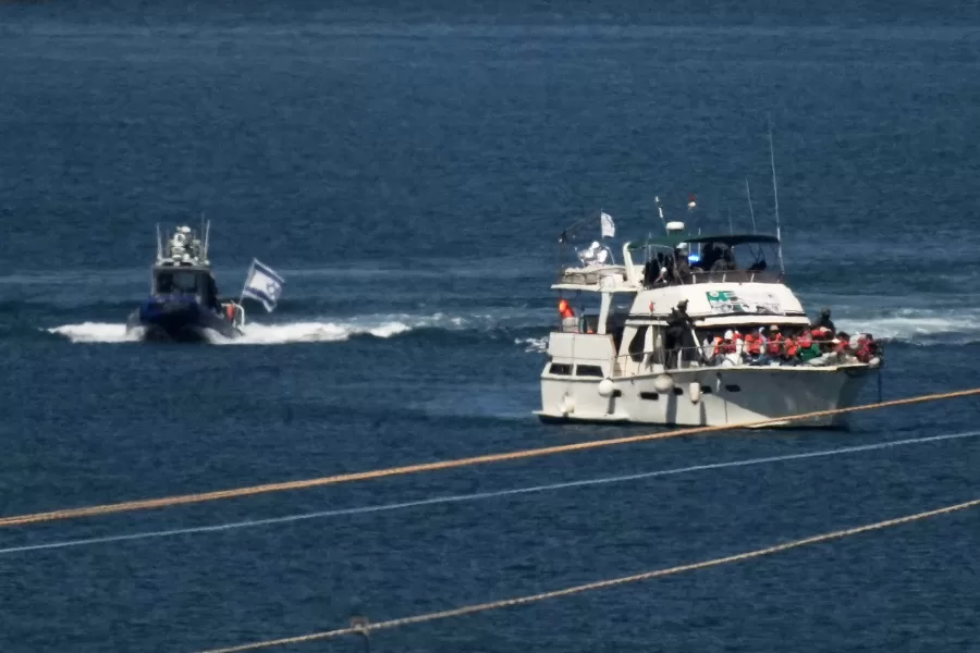 Gli attivisti della Flotilla tornano a casa ma si paragonano a ostaggi e deportati
