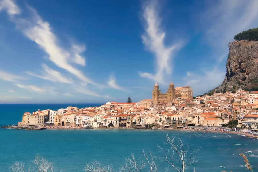 Mollo tutto e scappo a Cefalù
