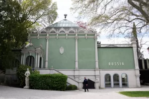Il grande pasticcio all’italiana sul padiglione russo alla Biennale. I putiniani ringraziano di cuore