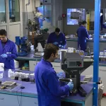 MAPEI AZIENDA INDUSTRIA COLLANTI  CHIMICA EDILE PRODUZIONE PRODOTTO PRODOTTI CHIMICI PER EDILIZIA LABORATORIO