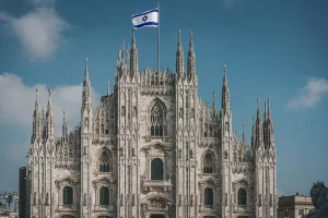 Sul gemellaggio tra Milano e Tel Aviv, sinistra e Pd si spaccano. Sala “amareggiato”, nella maggioranza “volano insulti e si fanno liste di proscrizione”