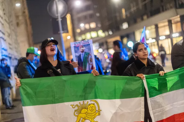 Contromanifestanti pro Reza Pahlavi tenuti a distanza dal Presidio contro tutte le guerre organizzato da Cgil davanti al consolato degli Stati Uniti – Milano, Italia – Martedì, 3 marzo 2026 (foto Stefano Porta / LaPresse)
A demonstration against all wars organized by the CGIL in front of the US Consulate
– Milano, Italia – Tuesday, 3 march 2026 (foto Stefano Porta / LaPresse) Contromanifestanti pro Reza Pahlavi tenuti a distanza dal Presidio contro tutte le guerre organizzato da Cgil davanti al consolato degli Stati Uniti – Milano, Italia – Martedì, 3 marzo 2026 (foto Stefano Porta / LaPresse)
A demonstration against all wars organized by the CGIL in front of the US Consulate
– Milano, Italia – Tuesday, 3 march 2026 (foto Stefano Porta / LaPresse)