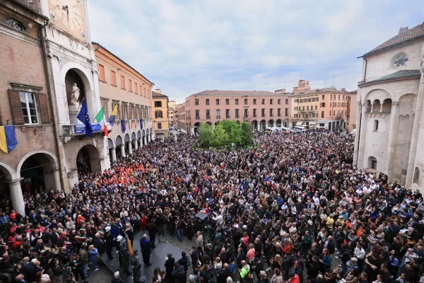 Modena Unita, presidio di vicinanza e solidarietà alle vittime e alle loro famiglie, piazza grande Modena. Modena Unita, presidio di vicinanza e solidarietà alle vittime e alle loro famiglie, piazza grande Modena.