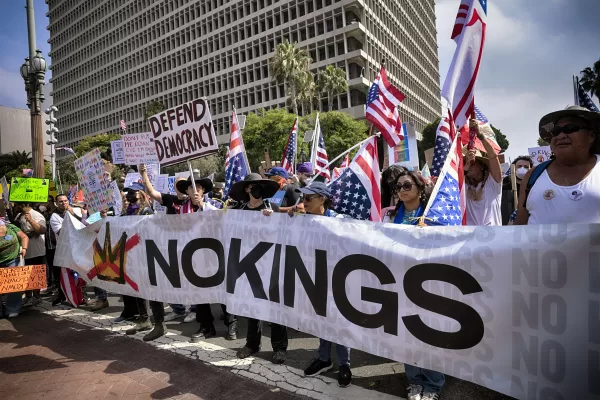 Protesters holding a banner join thousands during a “No Kings” protest in downtown Los Angeles on Saturday, June 14, 2025. (AP Photo/Richard Vogel) 


Associated Press / LaPresse
Only italy and spain