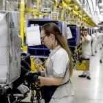 Italia, la popolazione invecchia: gli over 65 sono 1/4 dei residenti. Il dramma del lavoro