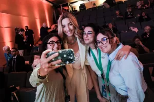Silvia Salis fenomeno tra i giovani. E i dinosauri della politica vanno in crisi