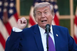 President Donald Trump speaks at a dinner for members of his administration and law enforcement organization leaders, during National Police Week, in the White House Rose Garden, Monday, May 11, 2026, in Washington. (AP Photo/Julia Demaree Nikhinson)





Associate Press/ LaPresse
Only Italy and Spain