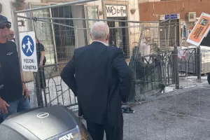 Elezioni, sorpresa Venturini a Venezia. De Luca vince da solo a Salerno. Sinistra, dopo il referendum il vento non cambia Elezioni, sorpresa Venturini a Venezia. De Luca vince da solo a Salerno. Sinistra, dopo il referendum il vento non cambia