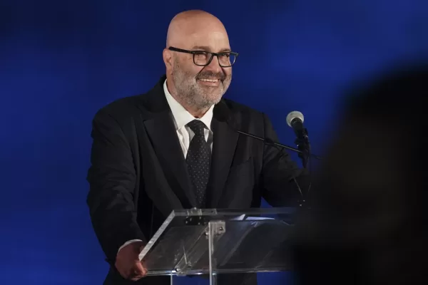 Chi è Charlie Stillitano, il manager americano che offre milioni a De Laurentiis “per portarmi in culo al mondo” Chi è Charlie Stillitano, il manager americano che offre milioni a De Laurentiis “per portarmi in culo al mondo”