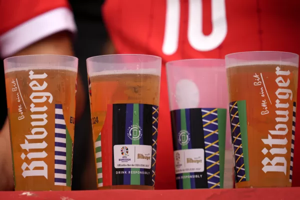 Mondiali 2026, l’Ecuador sconta birra, vino e alcolici di bassa gradazione fino al giorno della finale: l’annuncio virale del presidente Daniel Noboa Mondiali 2026, l’Ecuador sconta birra, vino e alcolici di bassa gradazione fino al giorno della finale: l’annuncio virale del presidente Daniel Noboa