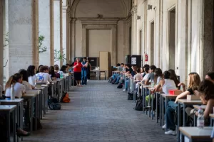 Lingresso per la prima prova di Maturità al Liceo Visconti, Mercoledì 18 Giugno 2025 (foto Valentina Stefanelli / LaPresse)
Entrance for the first Maturity exam at Liceo Visconti, Wednesday 18 June 2025 (photo Valentina Stefanelli / LaPresse) Lingresso per la prima prova di Maturità al Liceo Visconti, Mercoledì 18 Giugno 2025 (foto Valentina Stefanelli / LaPresse)
Entrance for the first Maturity exam at Liceo Visconti, Wednesday 18 June 2025 (photo Valentina Stefanelli / LaPresse)